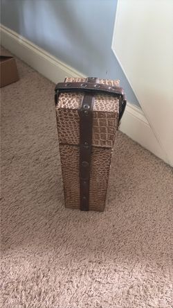 Decorative Wine Bottle Box with Leather Strap