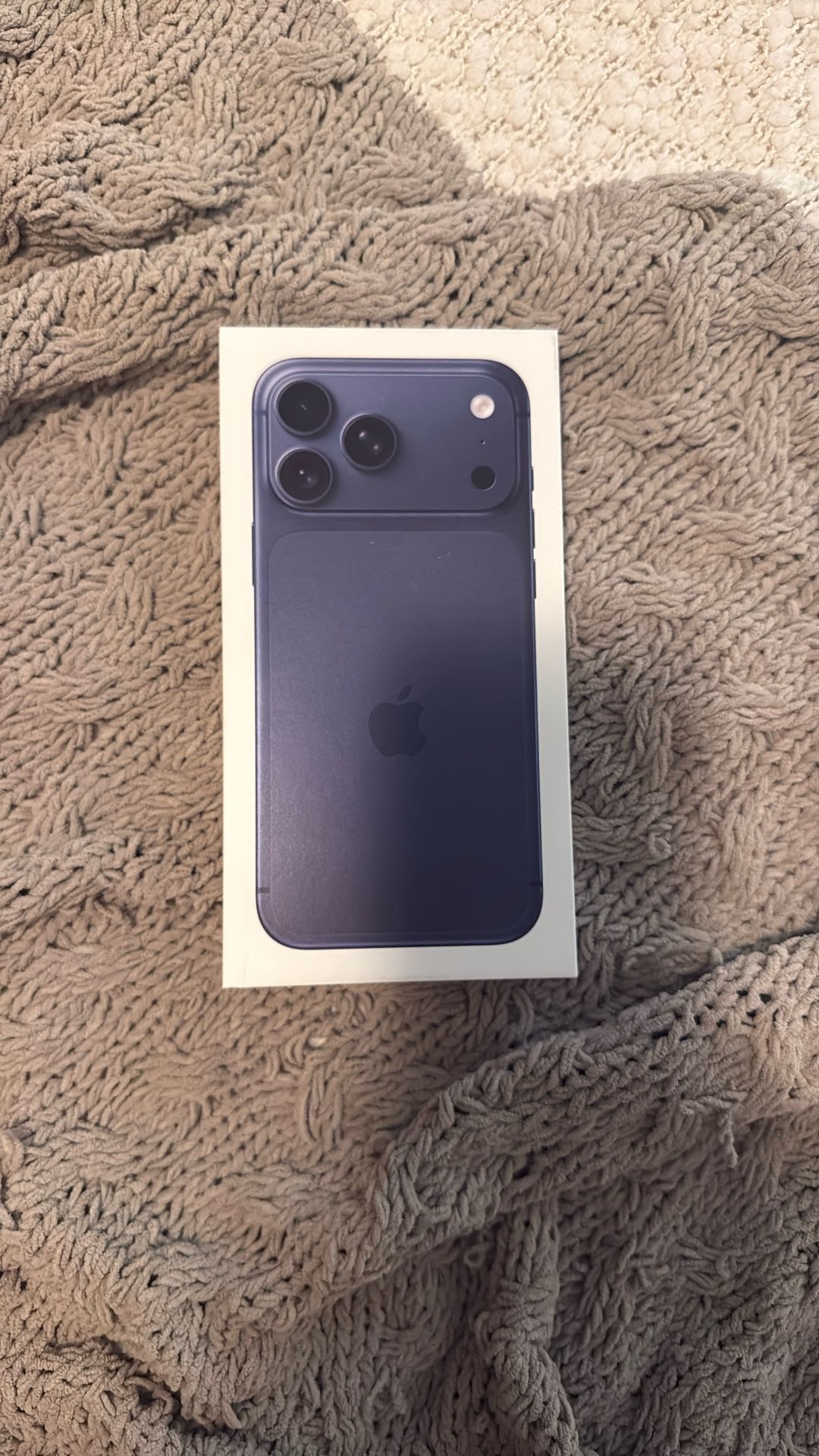 New iPhone 17 Pro Max 2T Unlocked / Apple Invoice Included