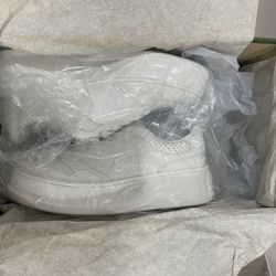 Gucci Tennis Shoes 7.5 Size 