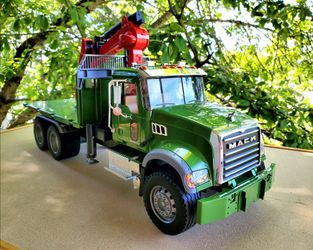 Bruder MACK Granite Timber truck (1:16 scale)