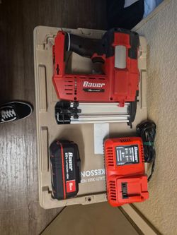 BAUER 18G  20V BRAD NAILER COMBO