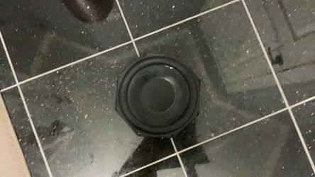 Rockville subwoofer 8 inch 400watts kinda broken in