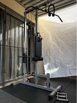 PLATE LOADED LAT PULL MACHINE W/ ROW