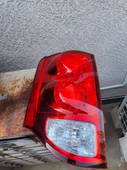 Tail light dodge grand caravan