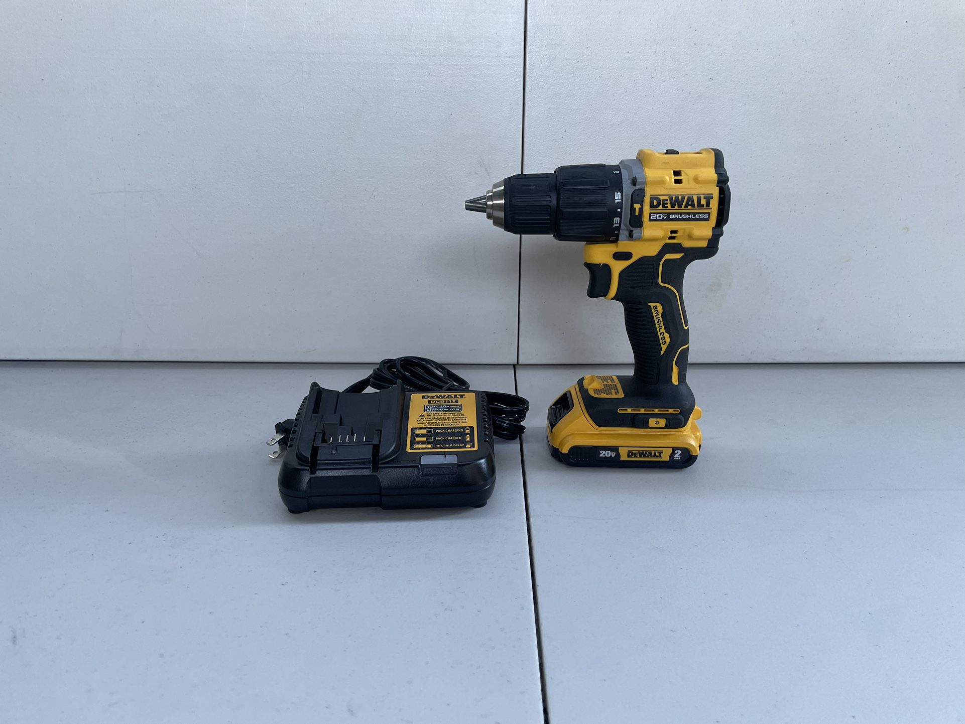 Dewalt Hammer Drill 1/2” Atomic Compact Series Kit Battery And Charger 