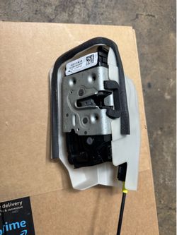 Tesla Y rear left door latch