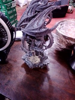 Dragon figurine crystal vase