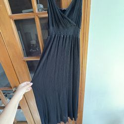 Women’s black linen dress