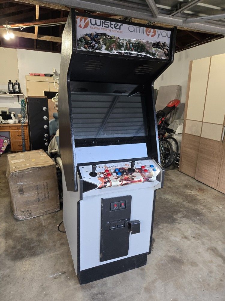 Vintage Arcade 8 Ft High Over 600 Games