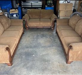 couches, beautiful 3-Piece Living Room Set – Steam Cleaned!