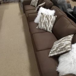 STUNNING NICE COUCH AND LOVESEAT 