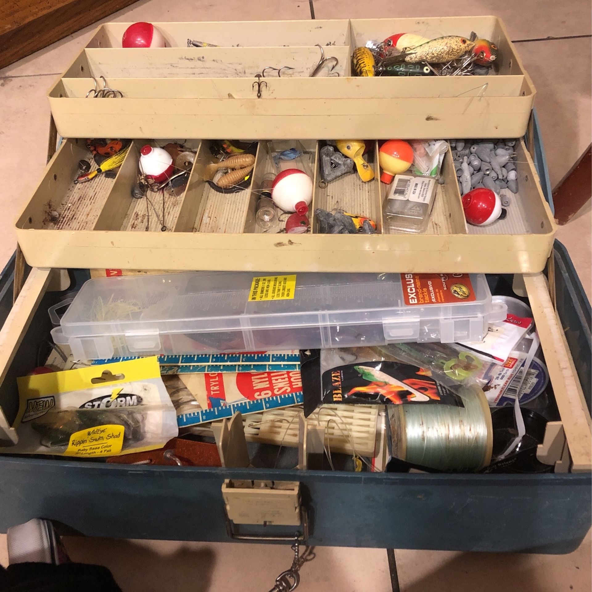 Vintage Plano Tackle Fishing Box (full)