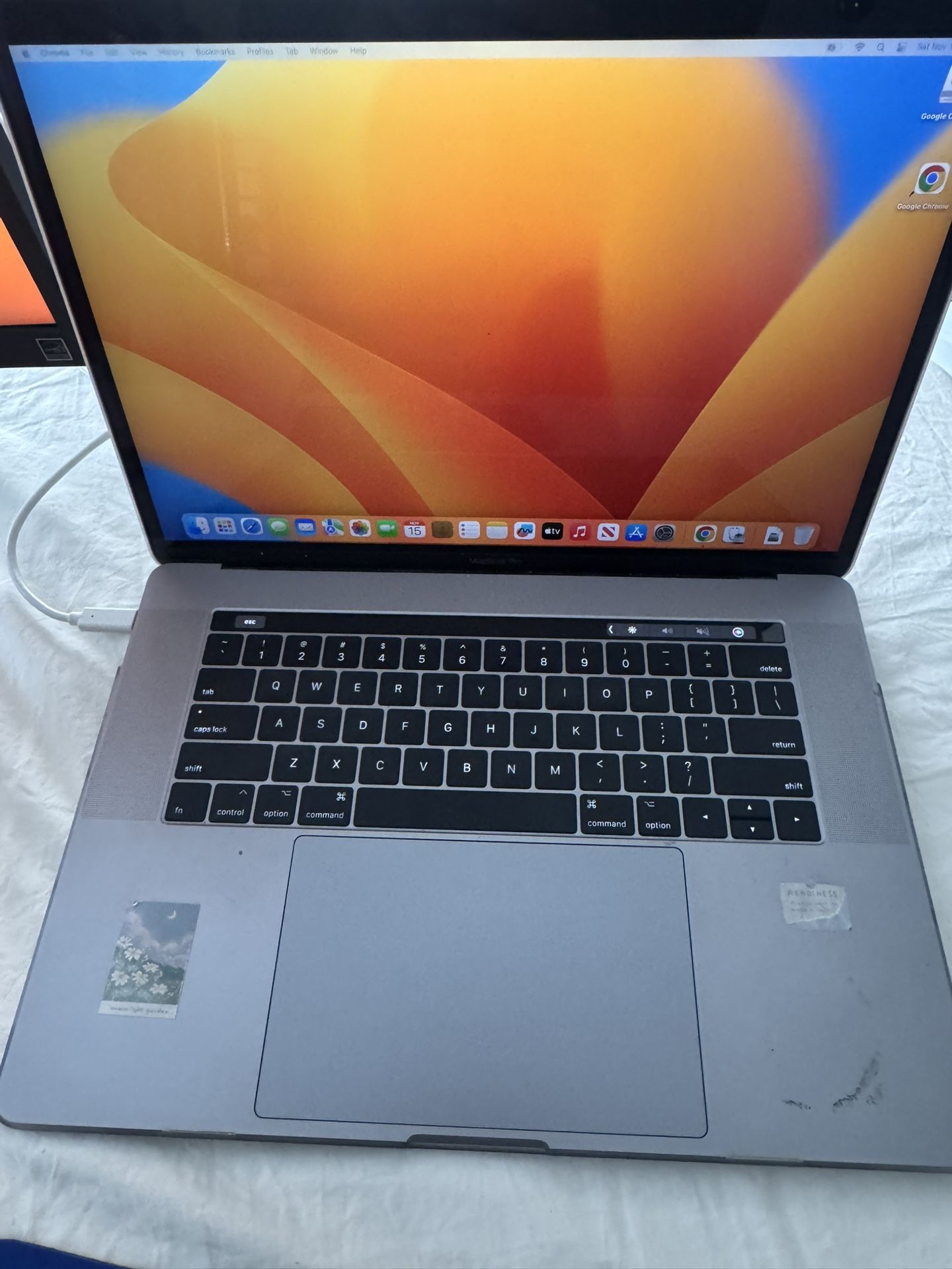 Complete set MacBook Pro 2017 , i7 16GB, 2TB , LG 27 4K ,Apple Trackpad , Keyboard