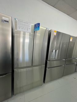 New Samsung 33 in 17.5 Cu Ft Counter Depth Smart Refrigerator in Stainless Steel/ 1 years warranty