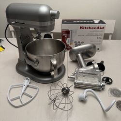 KitchenAid 5-Qt Stand Mixer + All Attachments – Excellent Condition