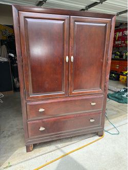 Armoire / TV Stand