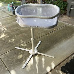 HALO Swivel Bassinet