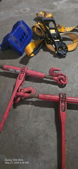 Load binders strap and corner protectors
