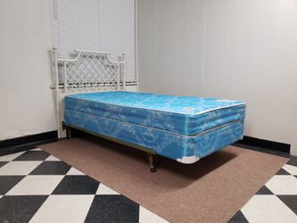 Twin size set - can DELIVER almost anywhere for $20 extra - please see all photos and read everything 🙂