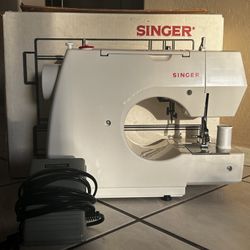 *Great Condition* Singer 30215 Sewing Machine w/ Original Box