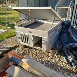 4x4 Dog Box 