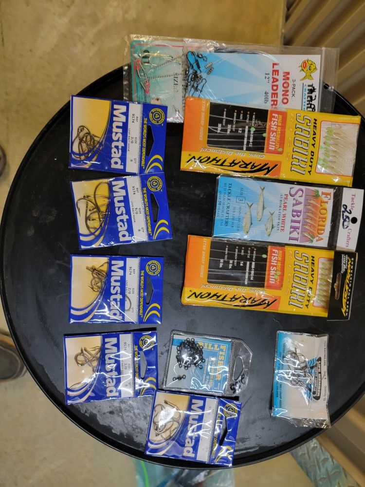 Bag Of Assorted Fishing Hooks And Leaders (12)