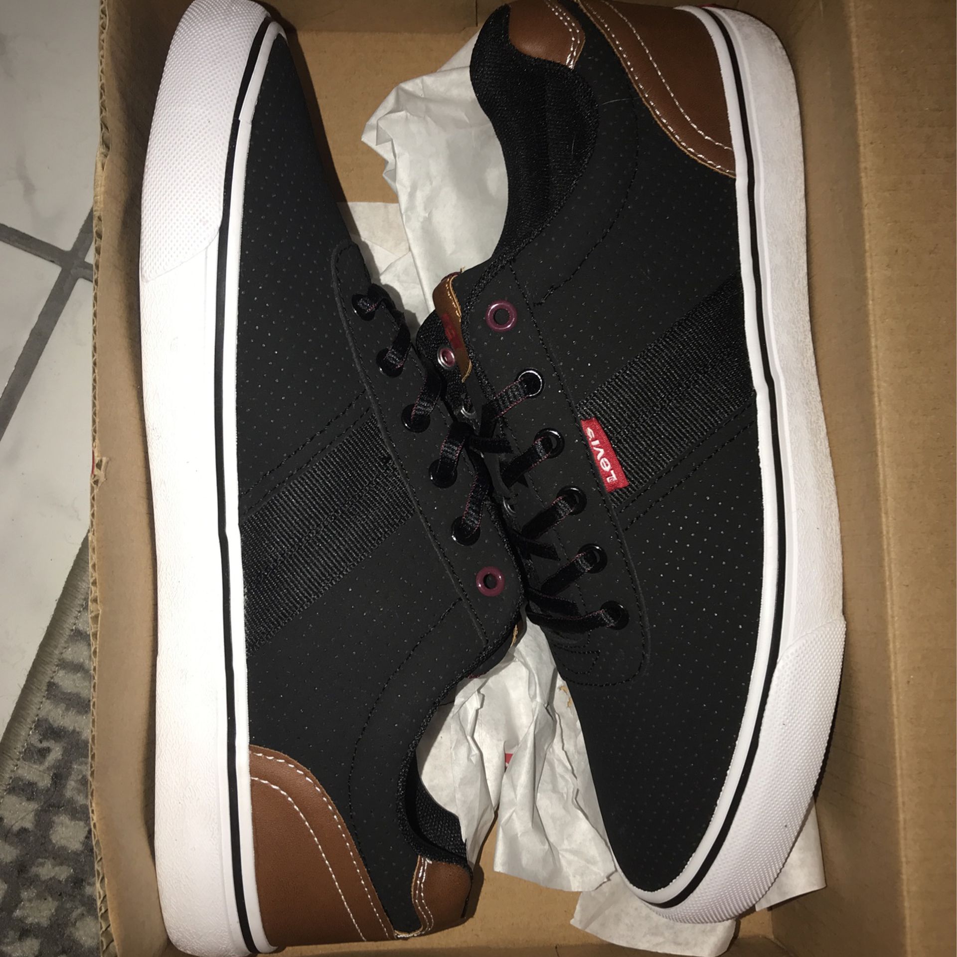 Levi's Comfort Shoes for Sale in Aurora, IL - OfferUp