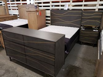 New 4pc queen size bedroom set tax included