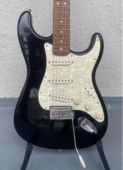 AVAILABLE Black Fender Squier Strat - Read the details BEFORE you message me, please!