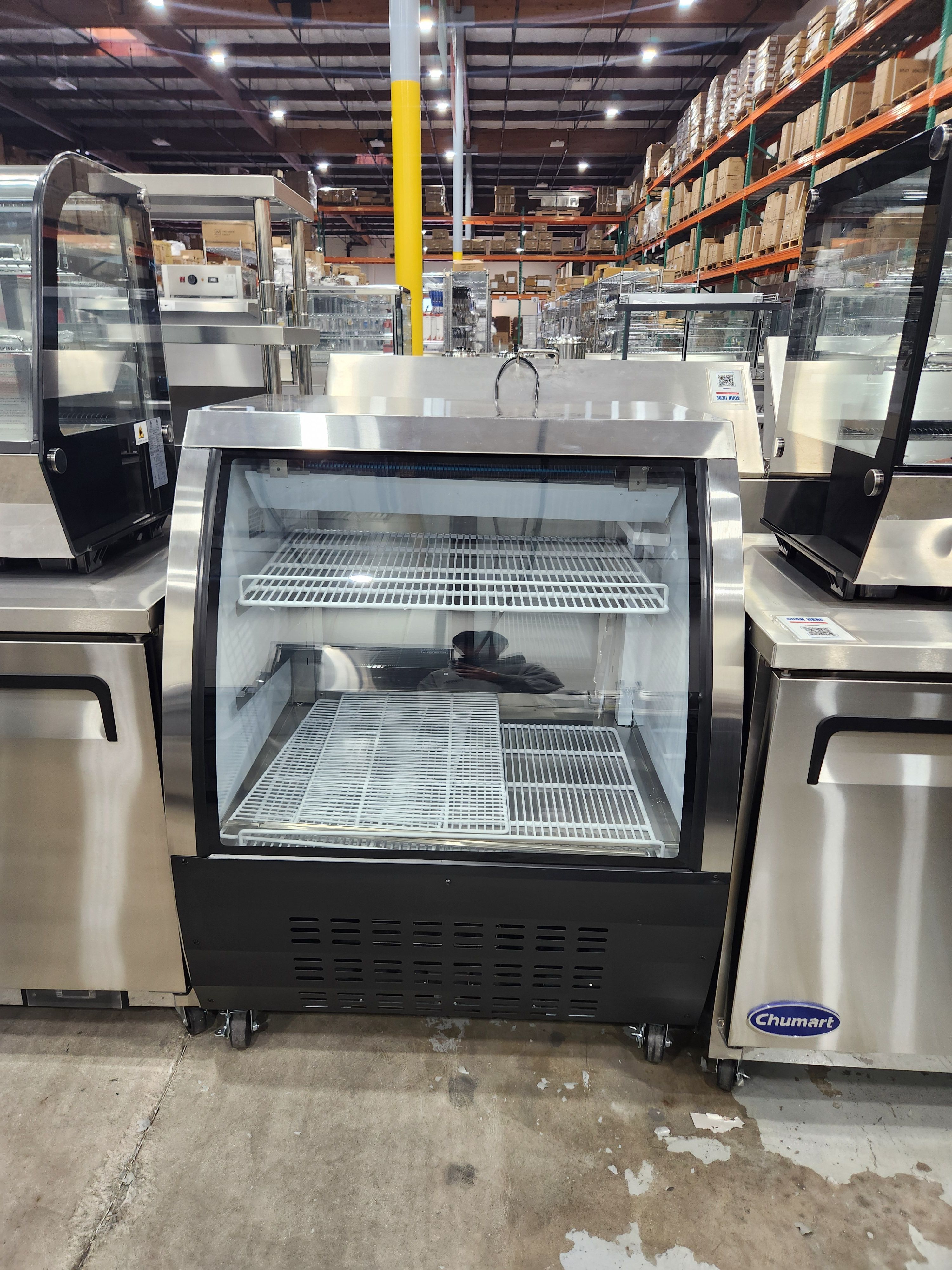 Chumart CMT-36DC 36 1/4" Black Curved Glass Refrigerated Deli Case