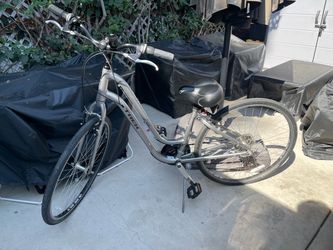 Trek Verve 1 WSD Women’s Hybrid Bike – Size 16 / Medium – Excellent Condition