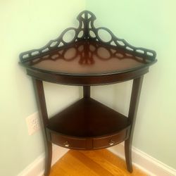 Corner Table