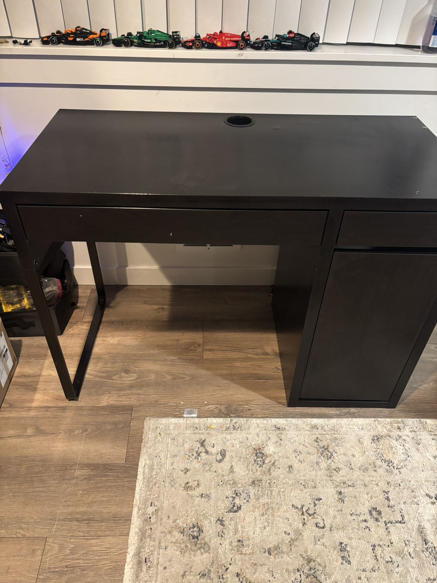 Black Desk H-30,D-20,W-41