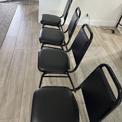 Set a four cushion chairs