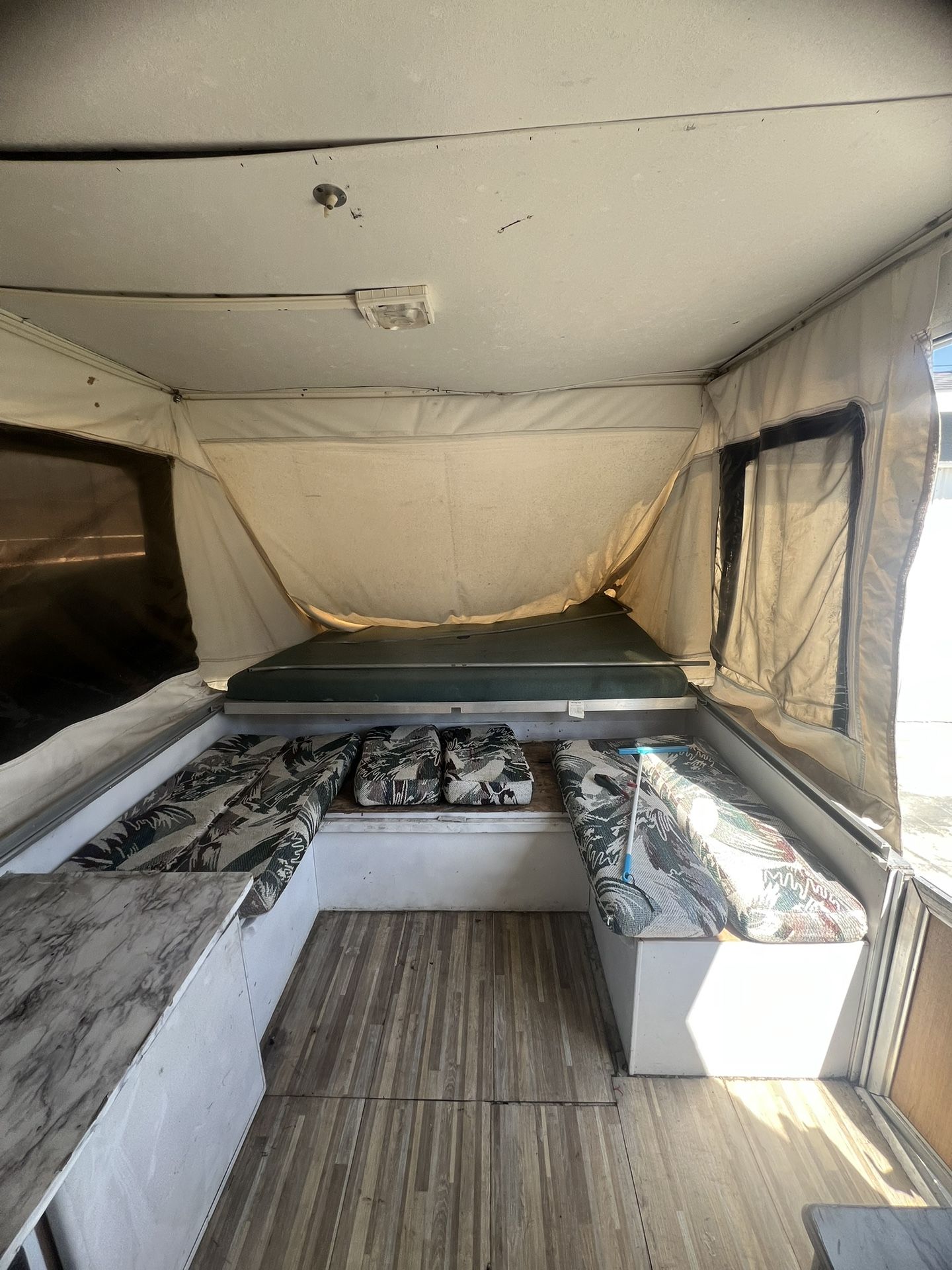 Pop Up Trailer Camping Palomino 1998 $950