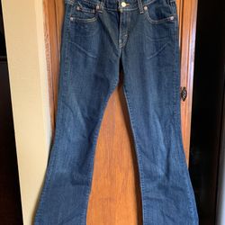 Women’s Levi jeans 518s