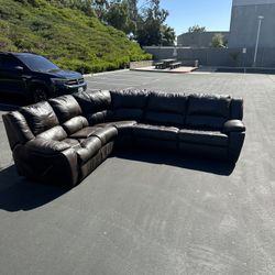 Stylish Palliser Leather Sectional with Recliner and Pull-Out Bed