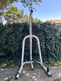 Heavy bag stand