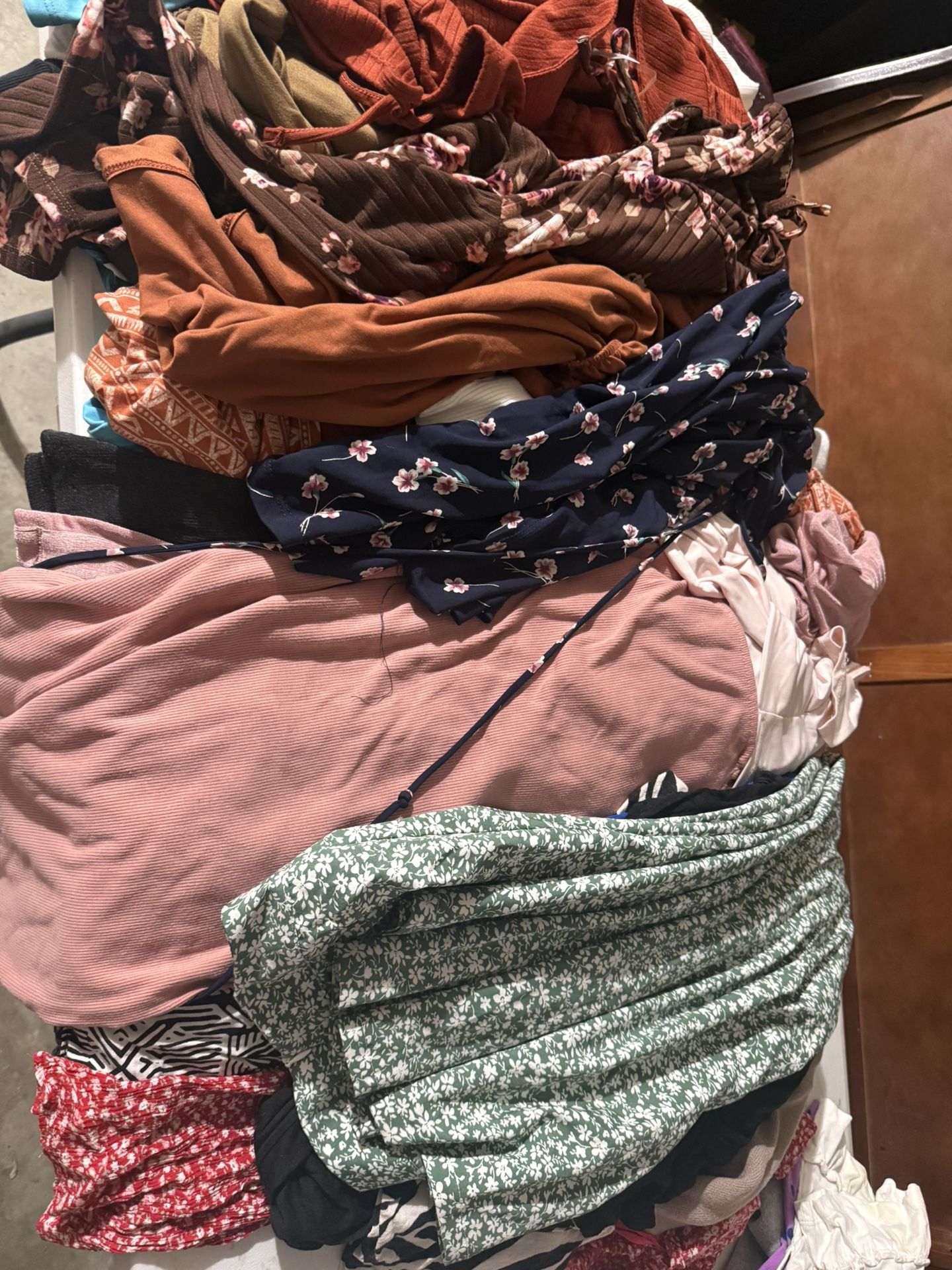 Juniors / Woman’s Clothing