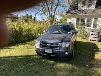 Ford Escape 2010 FWD 4Cylinder sunroof miles 135,000 price $5,800.00