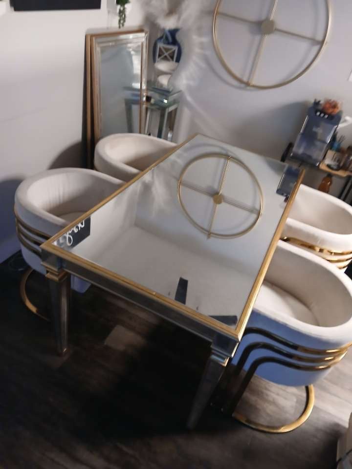 Table Mirror And 4 Seats 