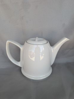 White Ceramic Teapot with Angular Handle and Locking Lid