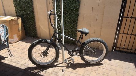 Fat tier bike with ape hanger bars