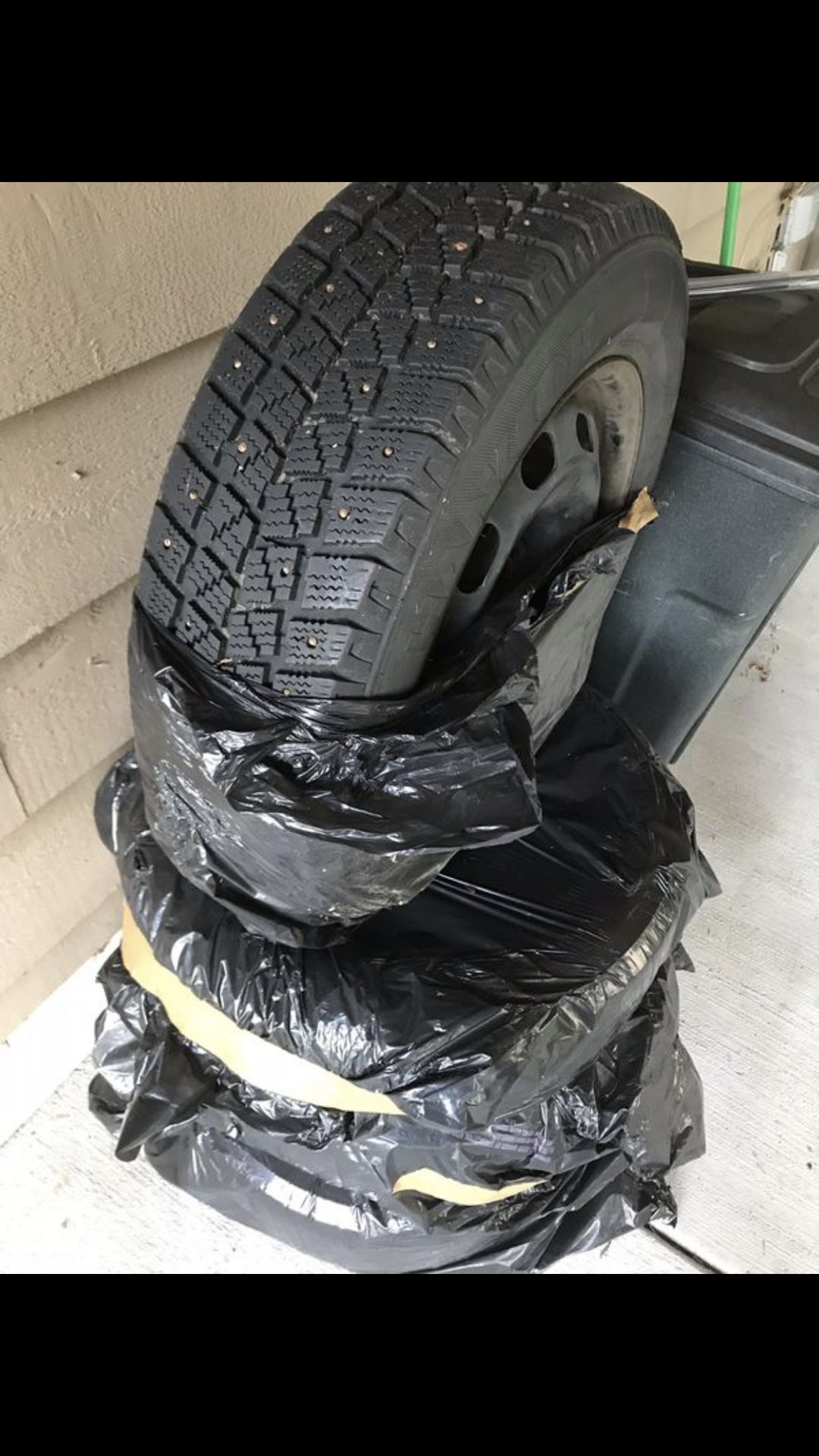 195 60 15 snow tires (2)