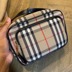 *Authentic* Burberry  ‘Vintage Check and Leather Camera Bag’