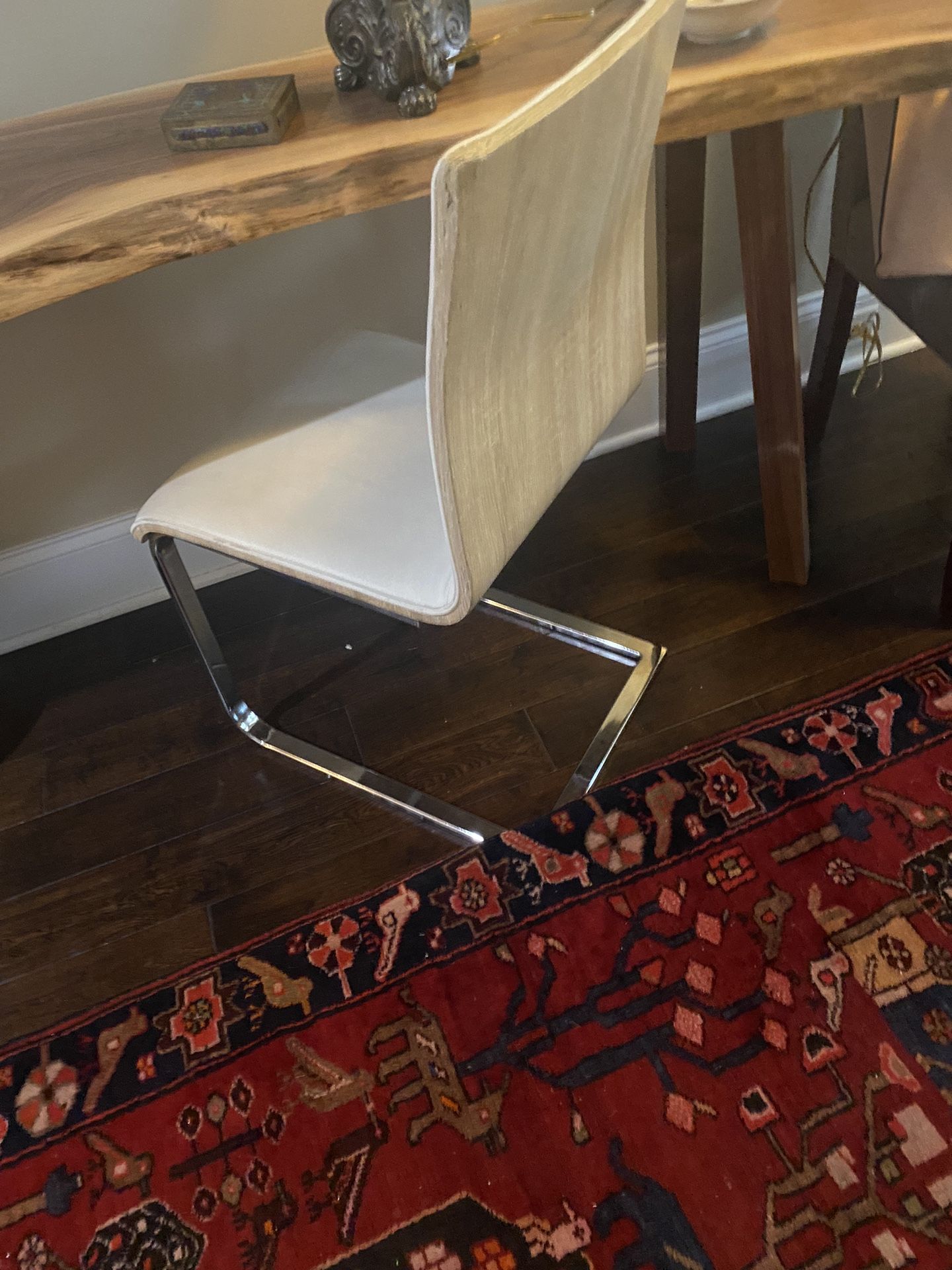 Lamps Coffee Table Rugs Chairs 25-$150