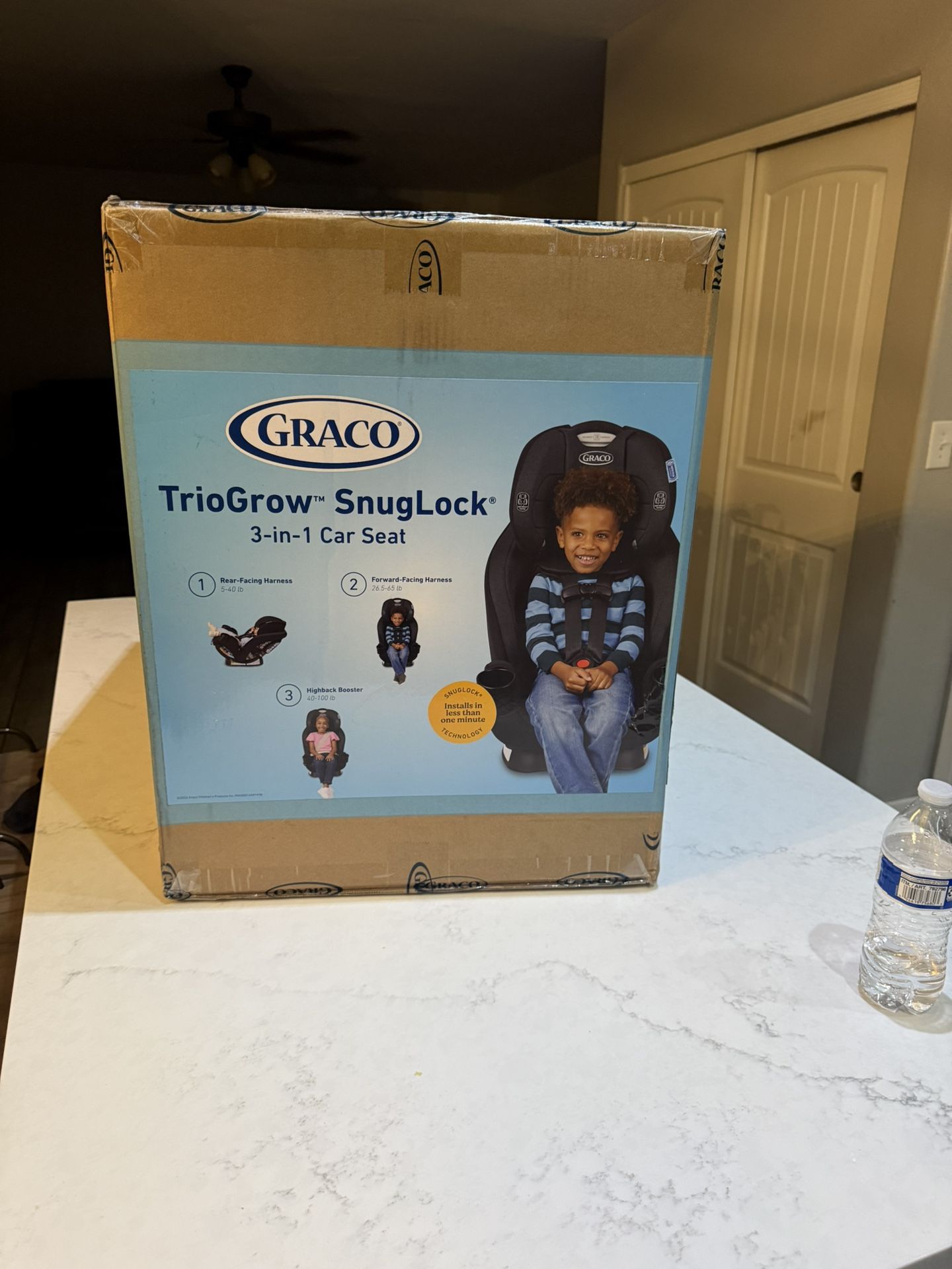 Car Seat NEW. Graco TrioGrow SnugLuck 3-in-1 Car Seat