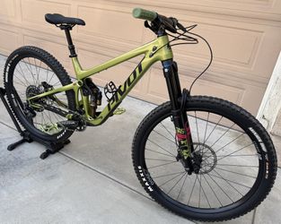 Pivot SwitchBlade Carbon Mountain Bike