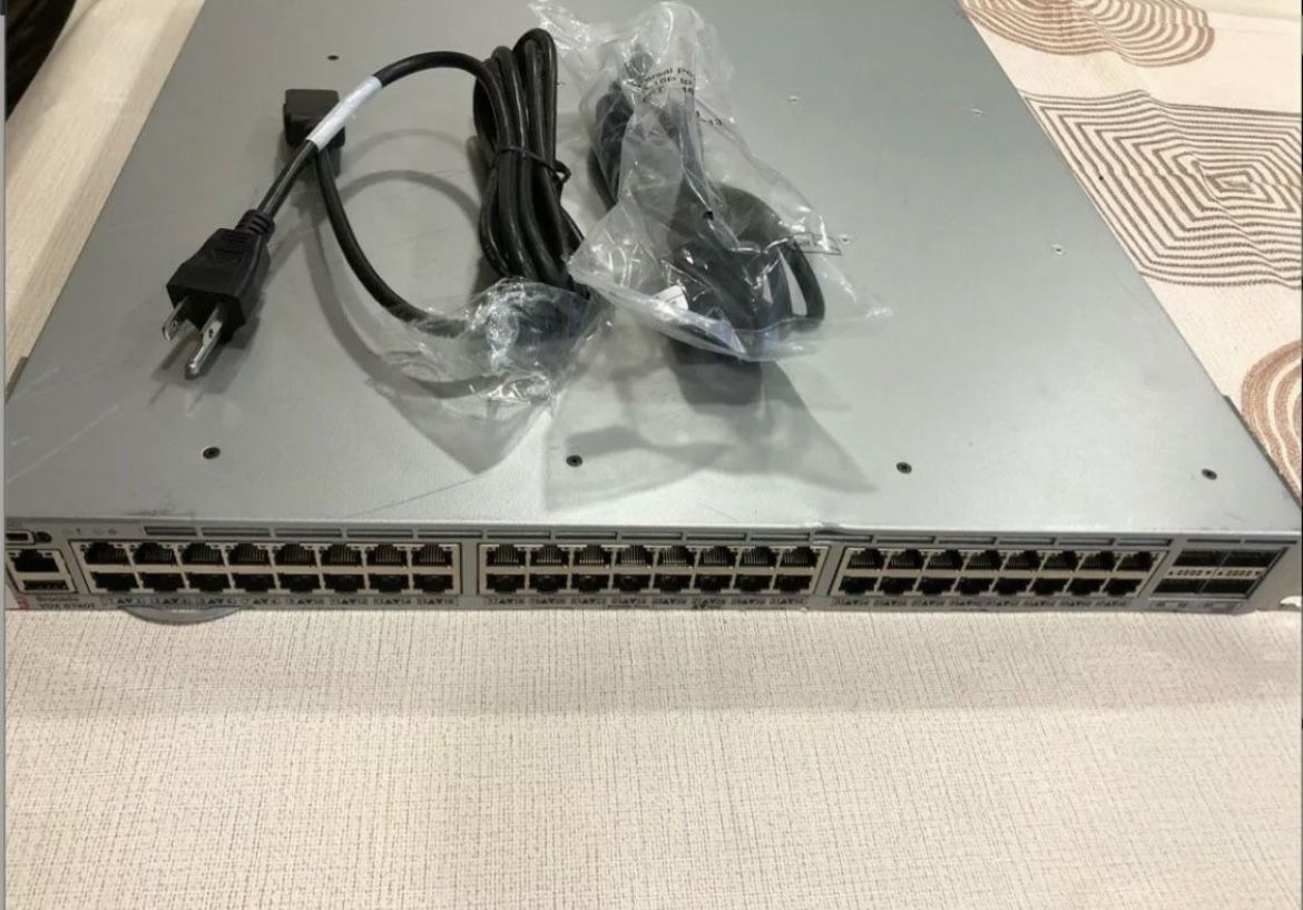 Brocade Switch 6740T 10G 48x Ports + 4x 40G Ports Activate