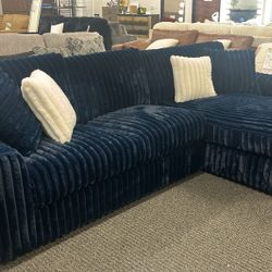 ZenitSectional Sofa w/4 Pillows
ACME$10 Down Payment And Financing Available